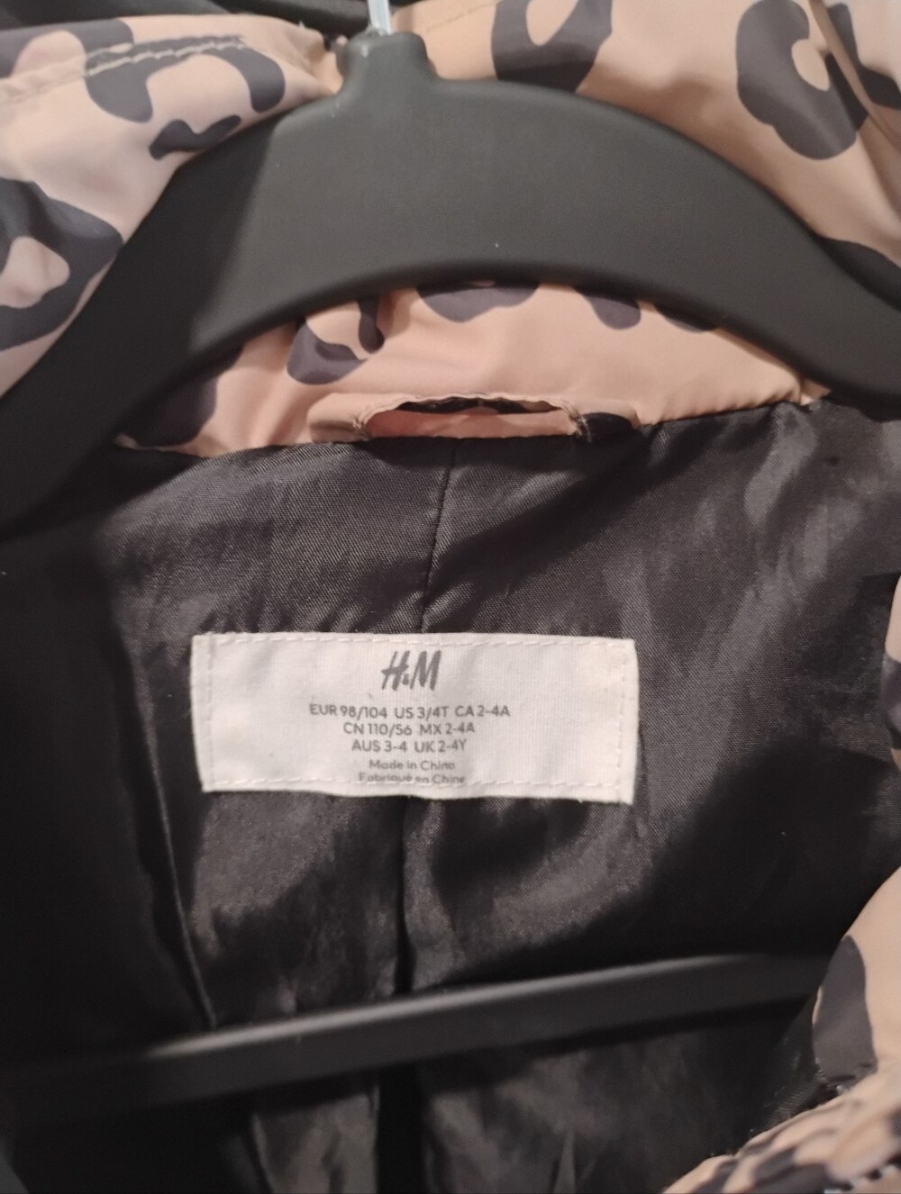 🩷 2/$27 H&M Leopard Puffer jacket 3/4T... - Picture 2 of 7
